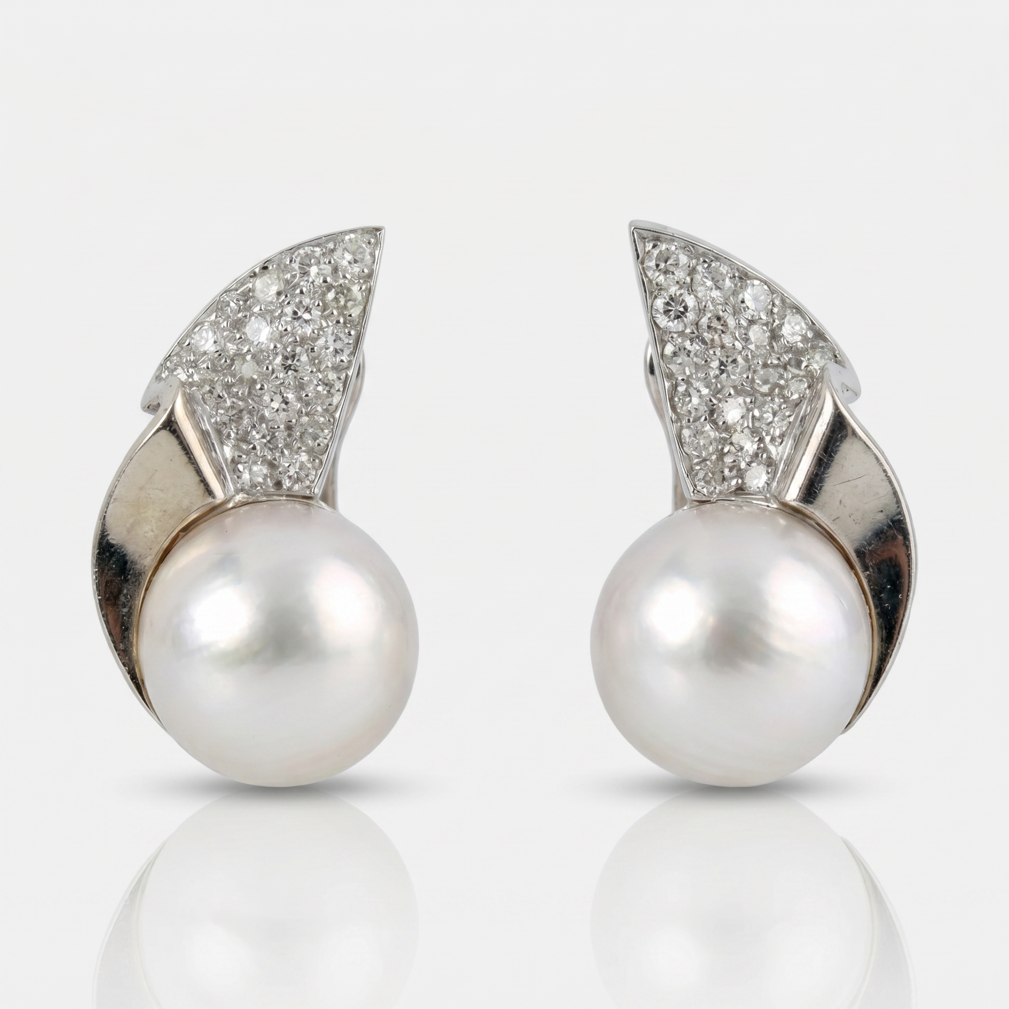 Vintage David Webb Platinum Mabé Pearl Clip-On Earrings 1.0ct Diamond