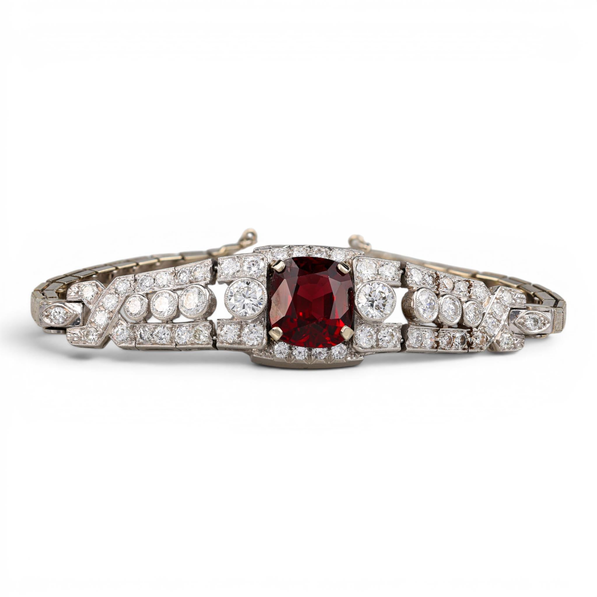 Late 20th-Century Art Deco Bracelet with 4.0ct Garnet and Diamonds
