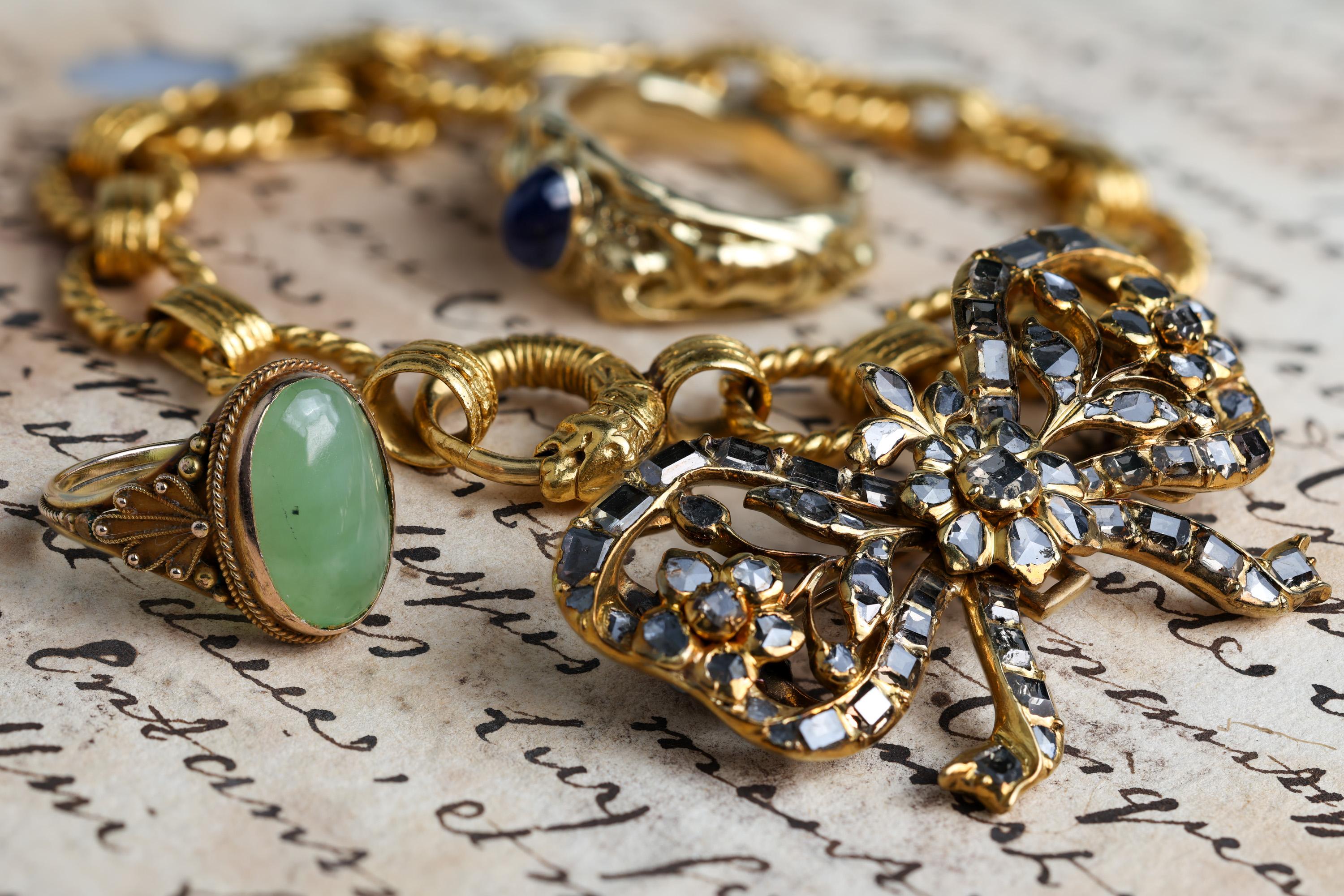 Georgian 18K Yellow Gold Diamond Bow Stomacher Brooch