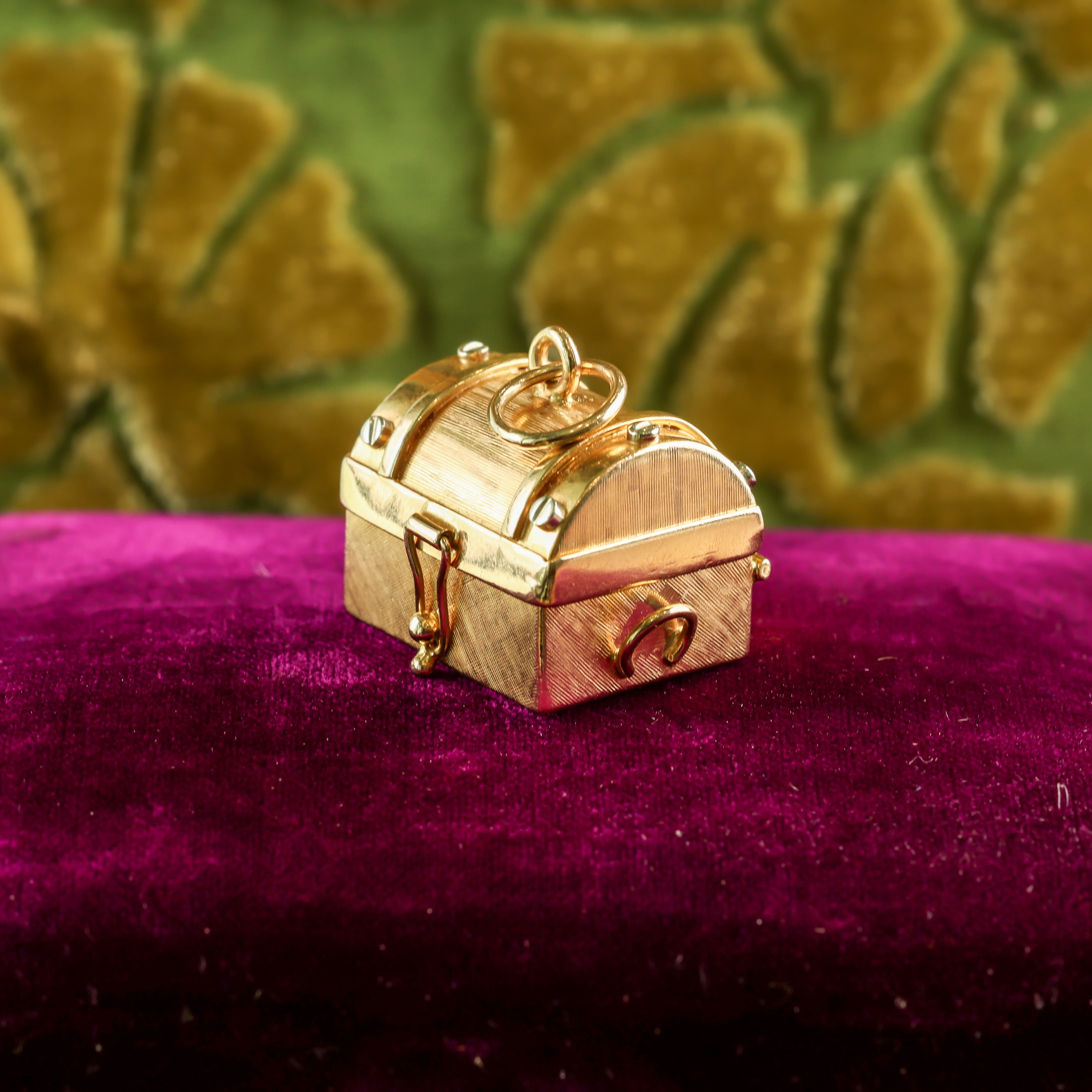 18K Retro Gold Treasure Chest Charm
