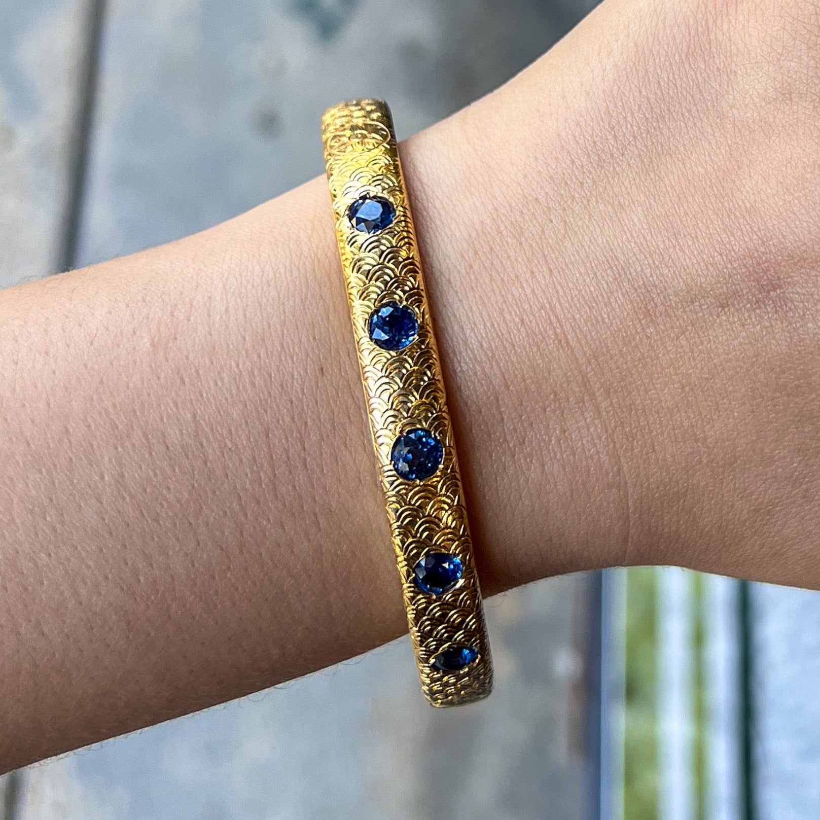 Antique Yellow Gold Sapphire Scalloped Bangle Bracelet