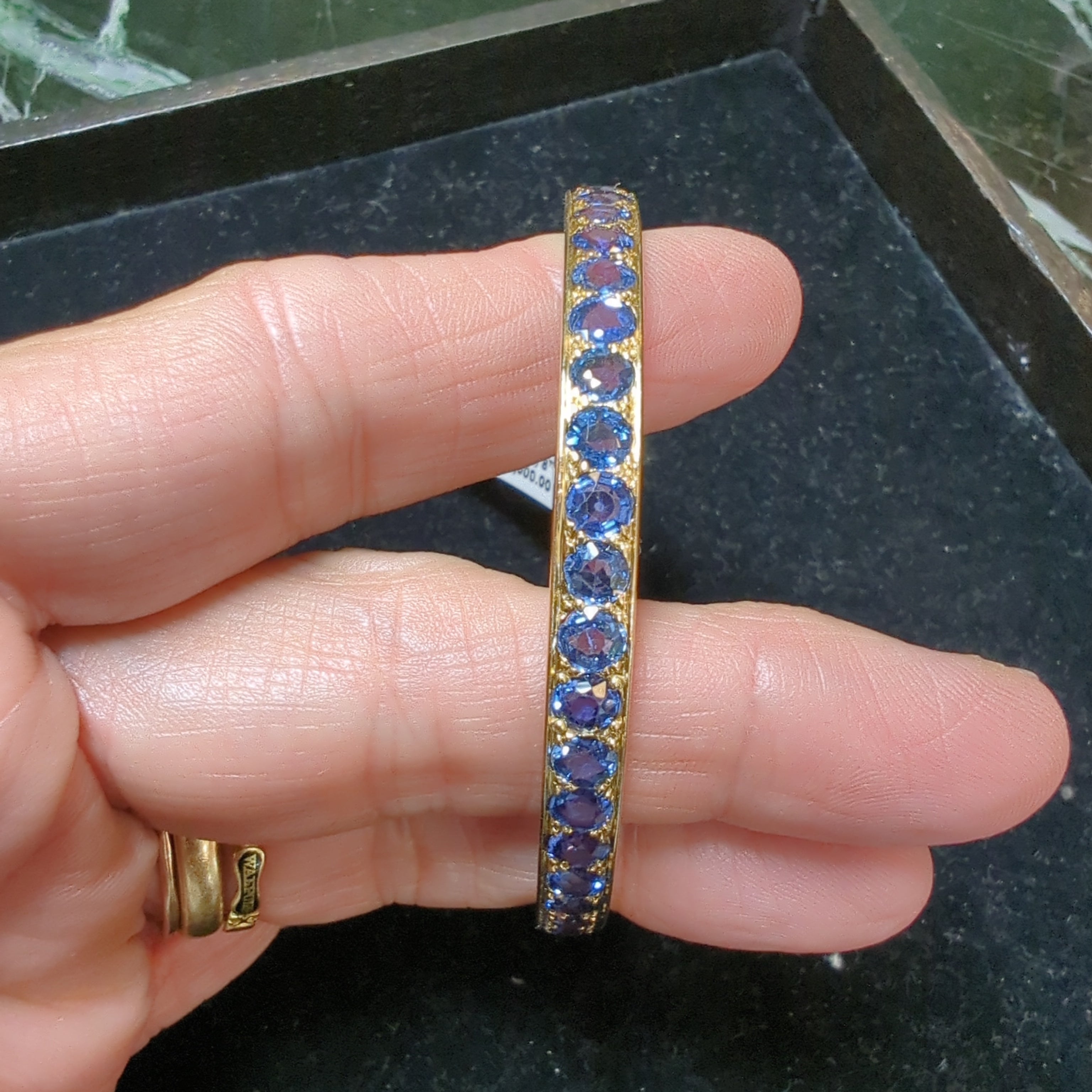 14k Yellow Gold AGL Yogo Gulch Sapphire Bangle Bracelet (28.5cttw) 8"