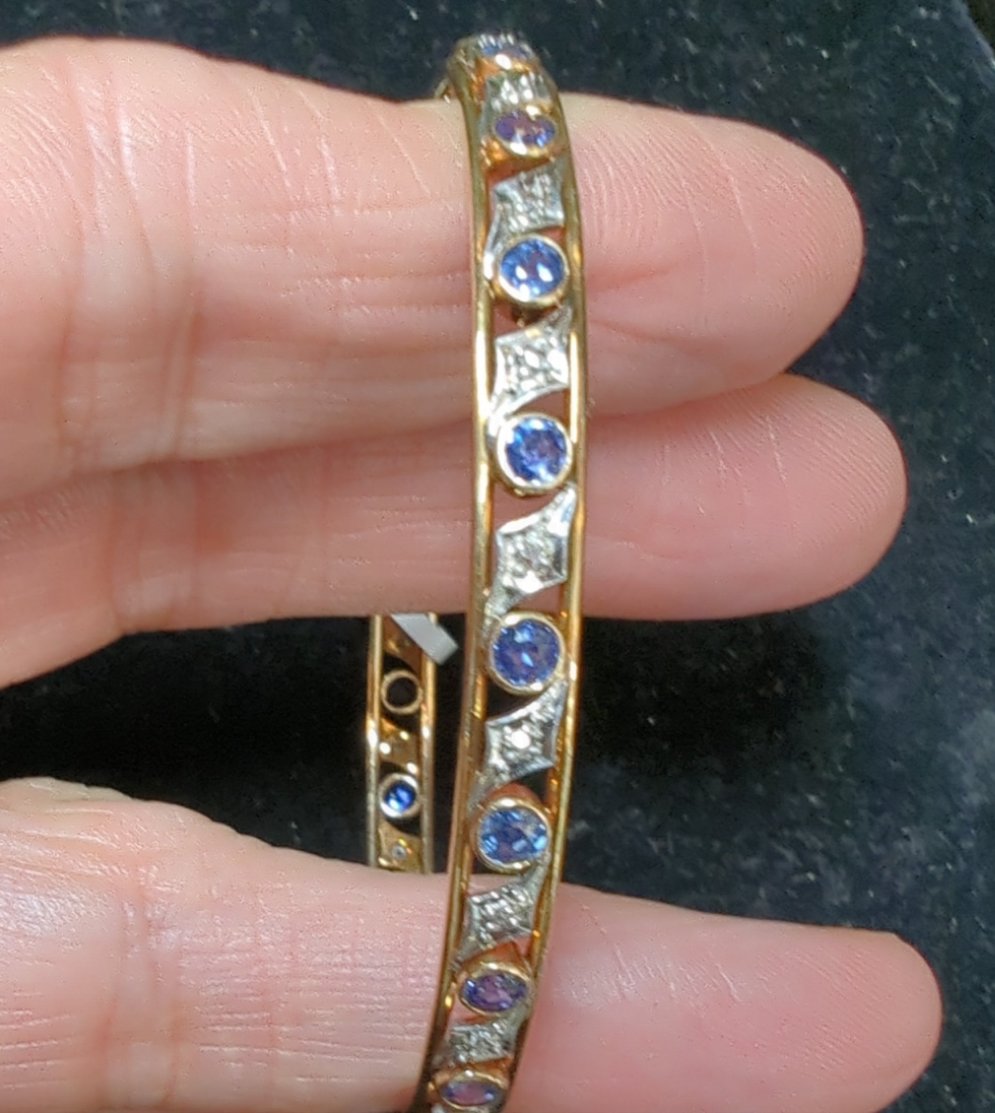 14k Yellow Gold Black Starr & Frost AGL Yogo Montana Sapphire (5.5cttw) & Diamond Bangle 7.5"
