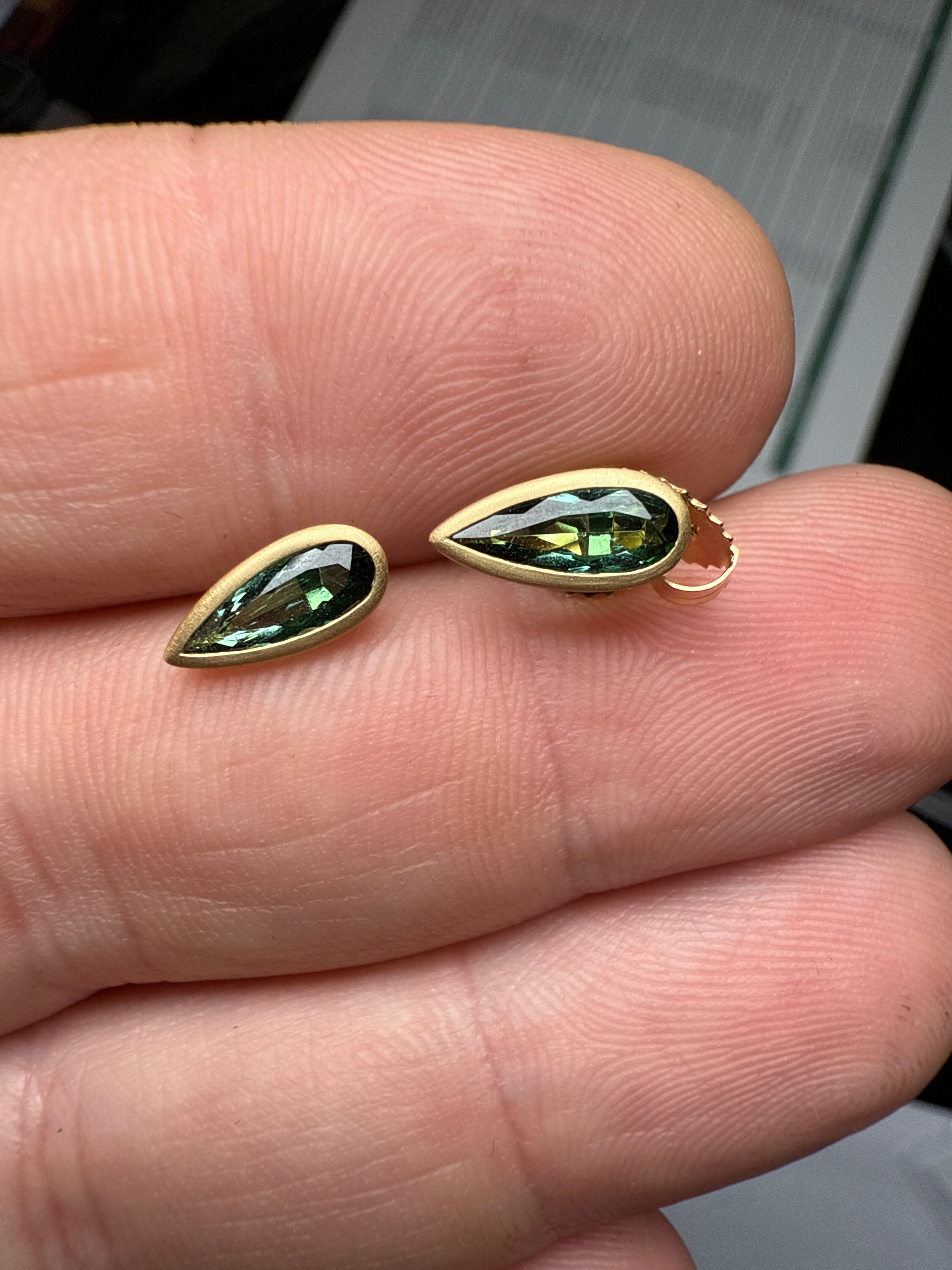 0.92 CT Green Tourmaline Pear Shape Bezel Studs