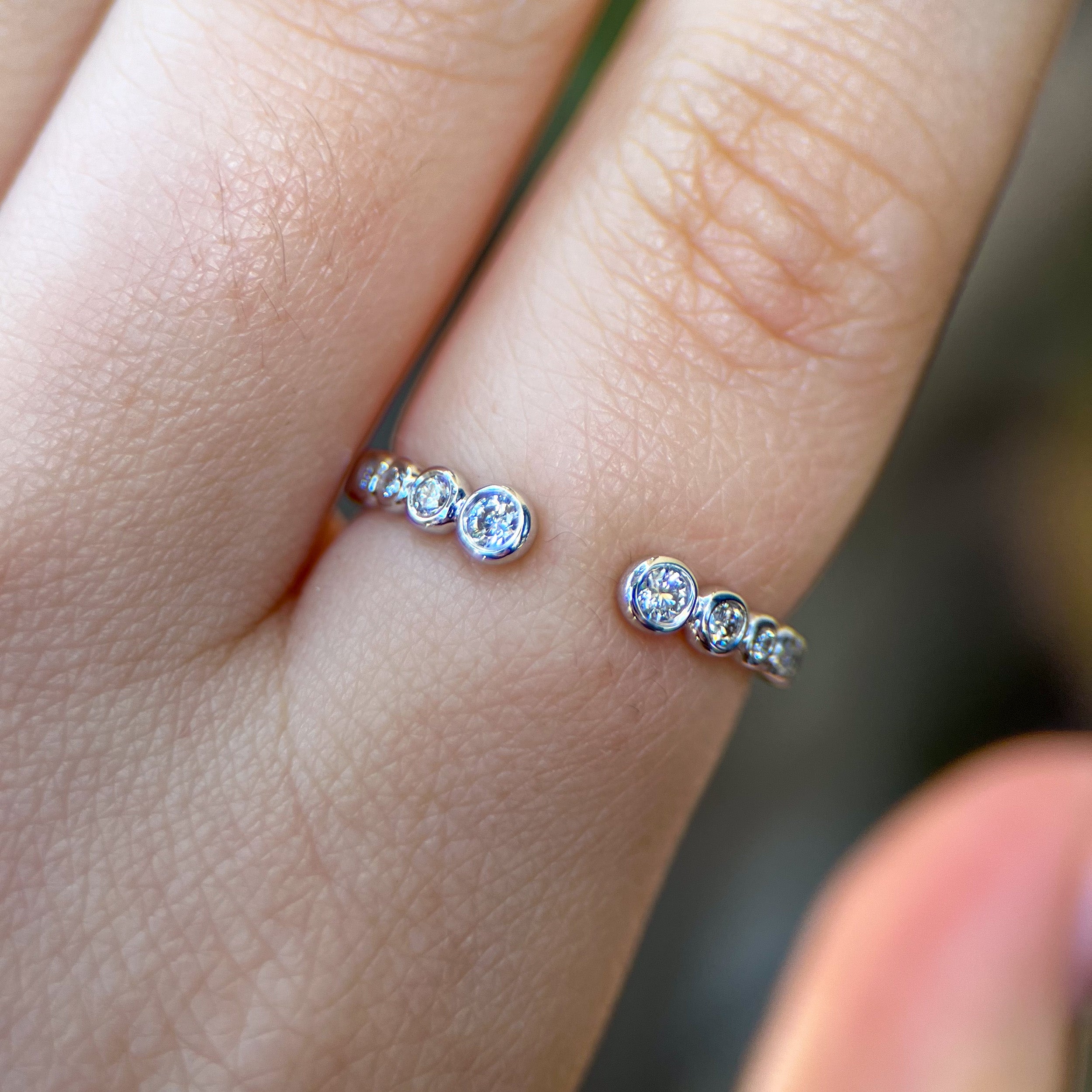 Lab Grown Diamond Open Bezel Bubble Band