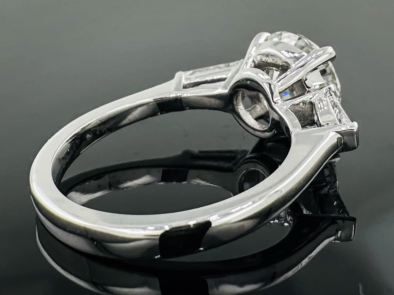 14k Gold Lab Grown Diamond Solitaire Engagement Ring W/ Accents 2.80cttw (2.5ct center FG VS.) sz 7