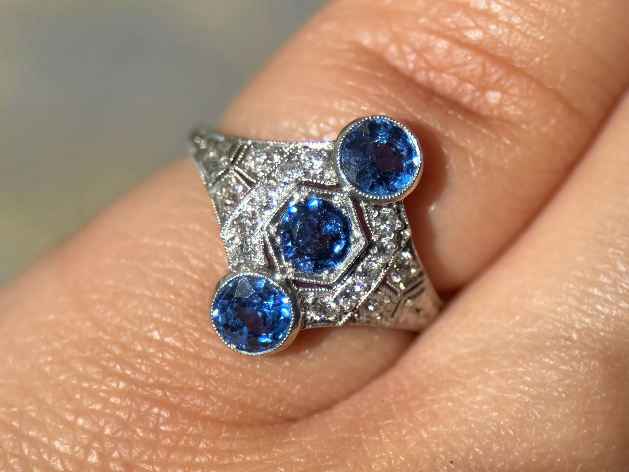 Edwardian 3 Stone Yogo Gulch Sapphire & Diamond Stoplight Ring