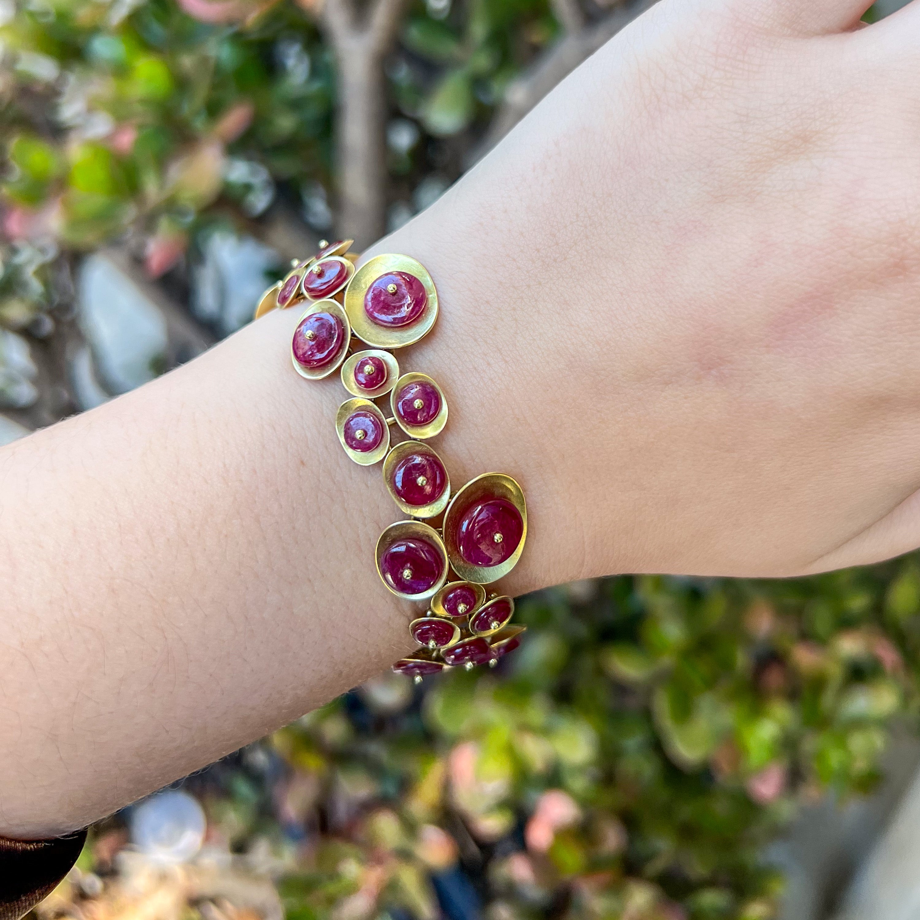 Vintage 18K Natural Ruby Saucer Bracelet