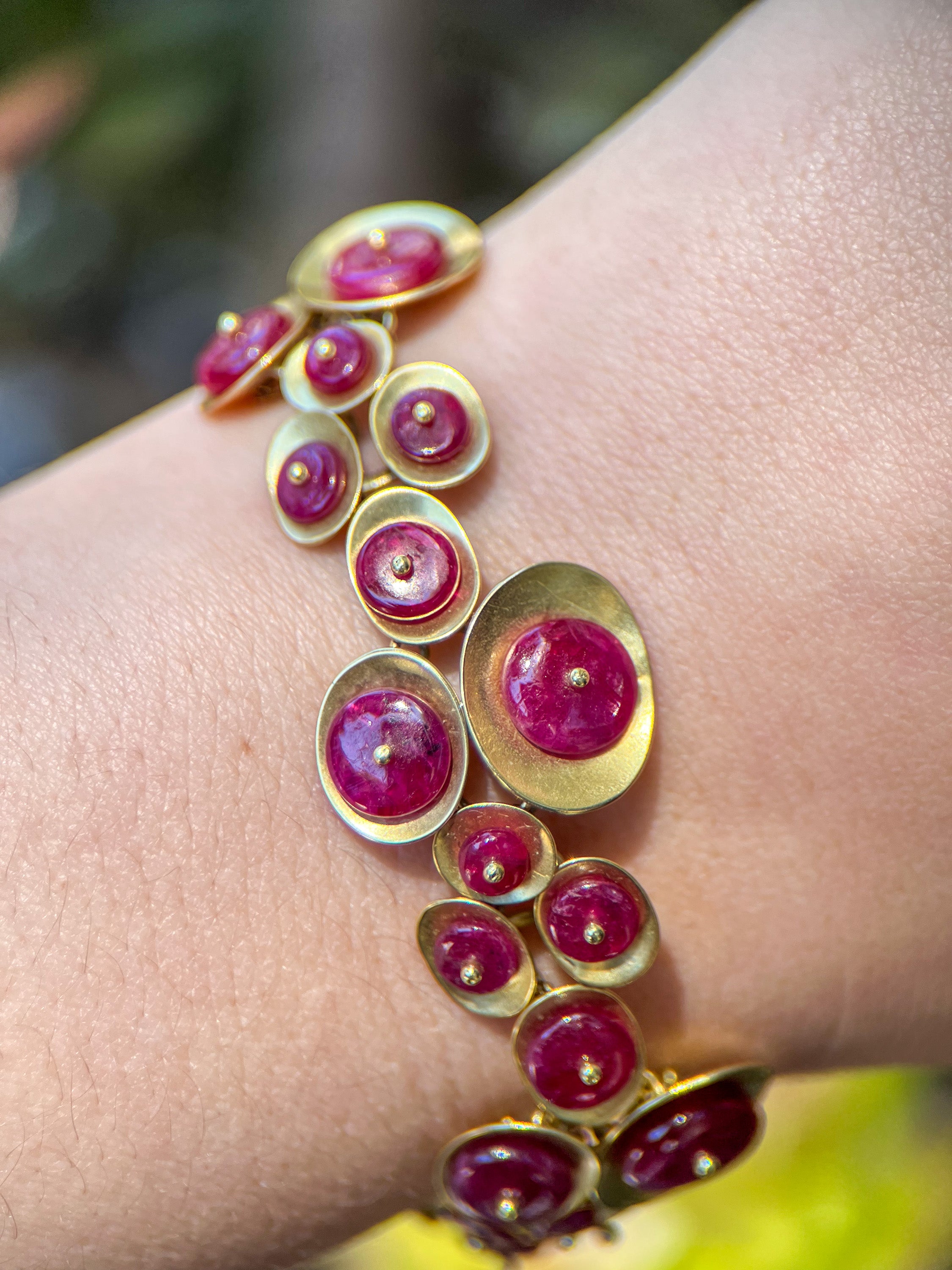 Vintage 18K Natural Ruby Saucer Bracelet