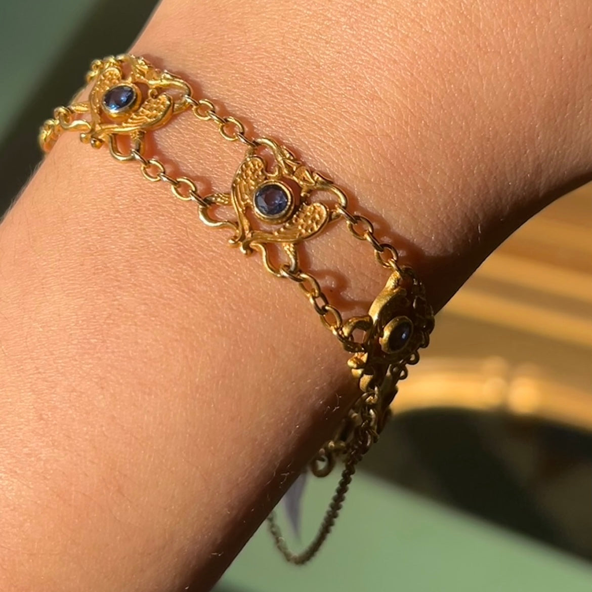 Victorian 14k Yellow Gold Yogo Gulch Sapphire Griffin Bracelet