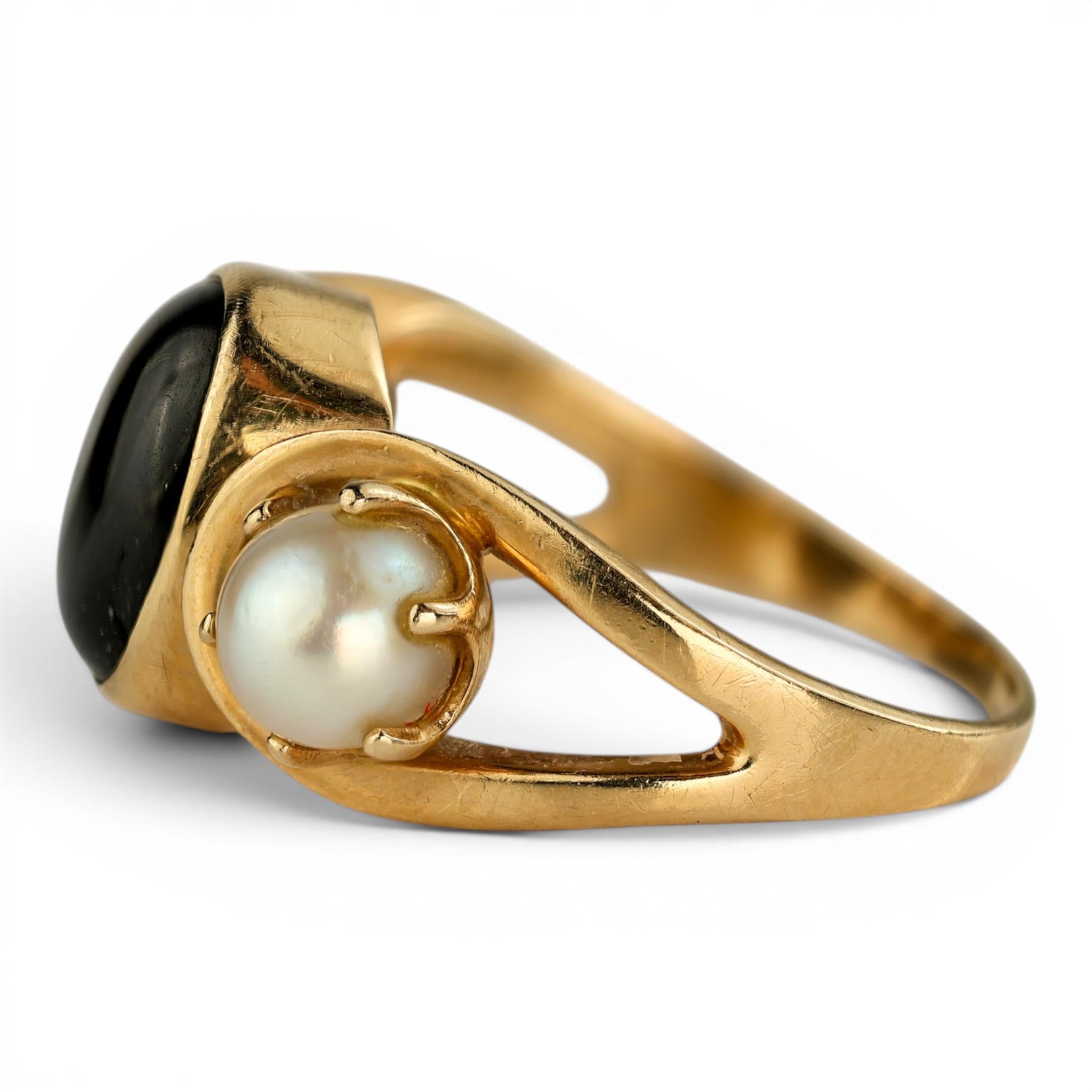 Vintage Green Star Sapphire Ring with Pearls