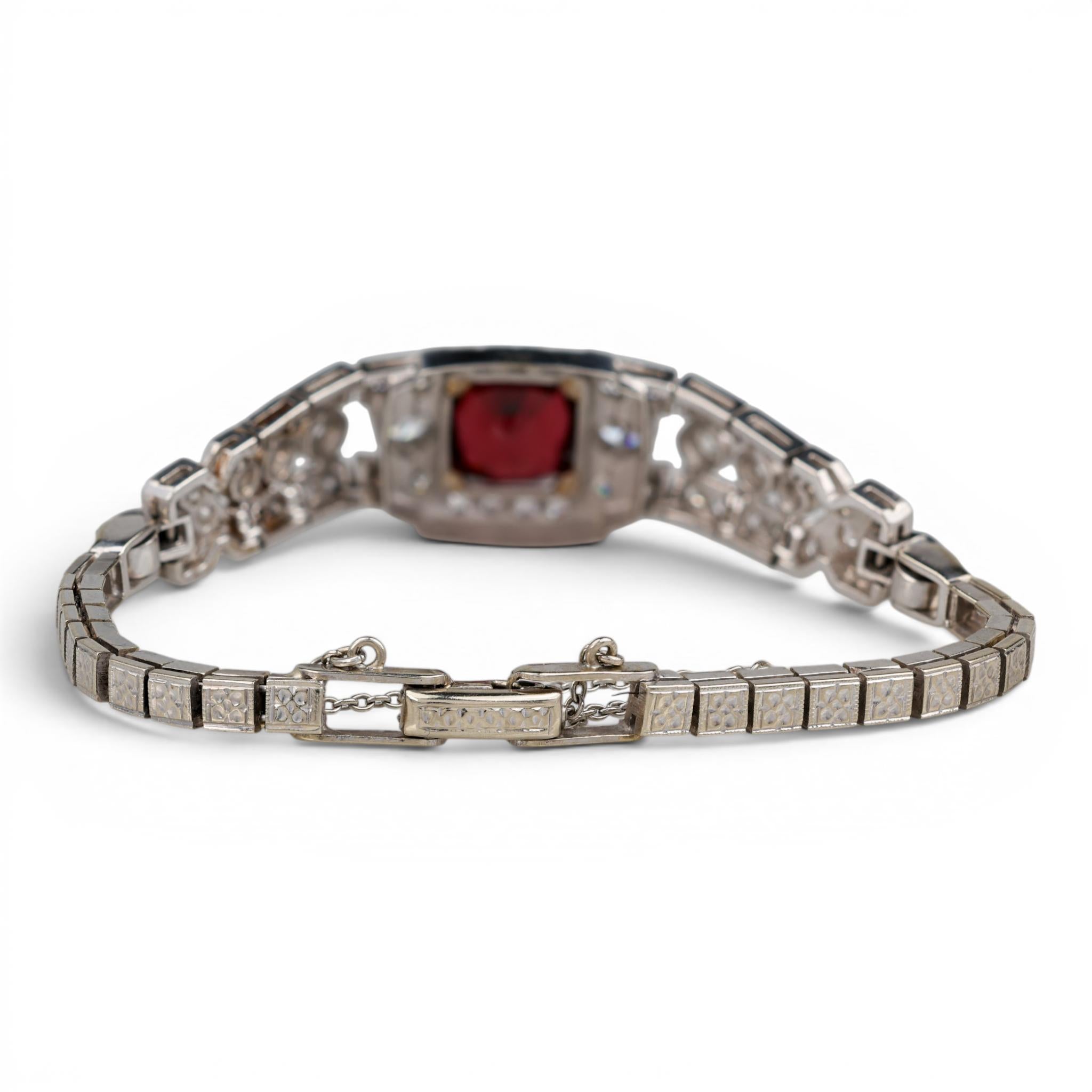 Late 20th-Century Art Deco Bracelet with 4.0ct Garnet and Diamonds