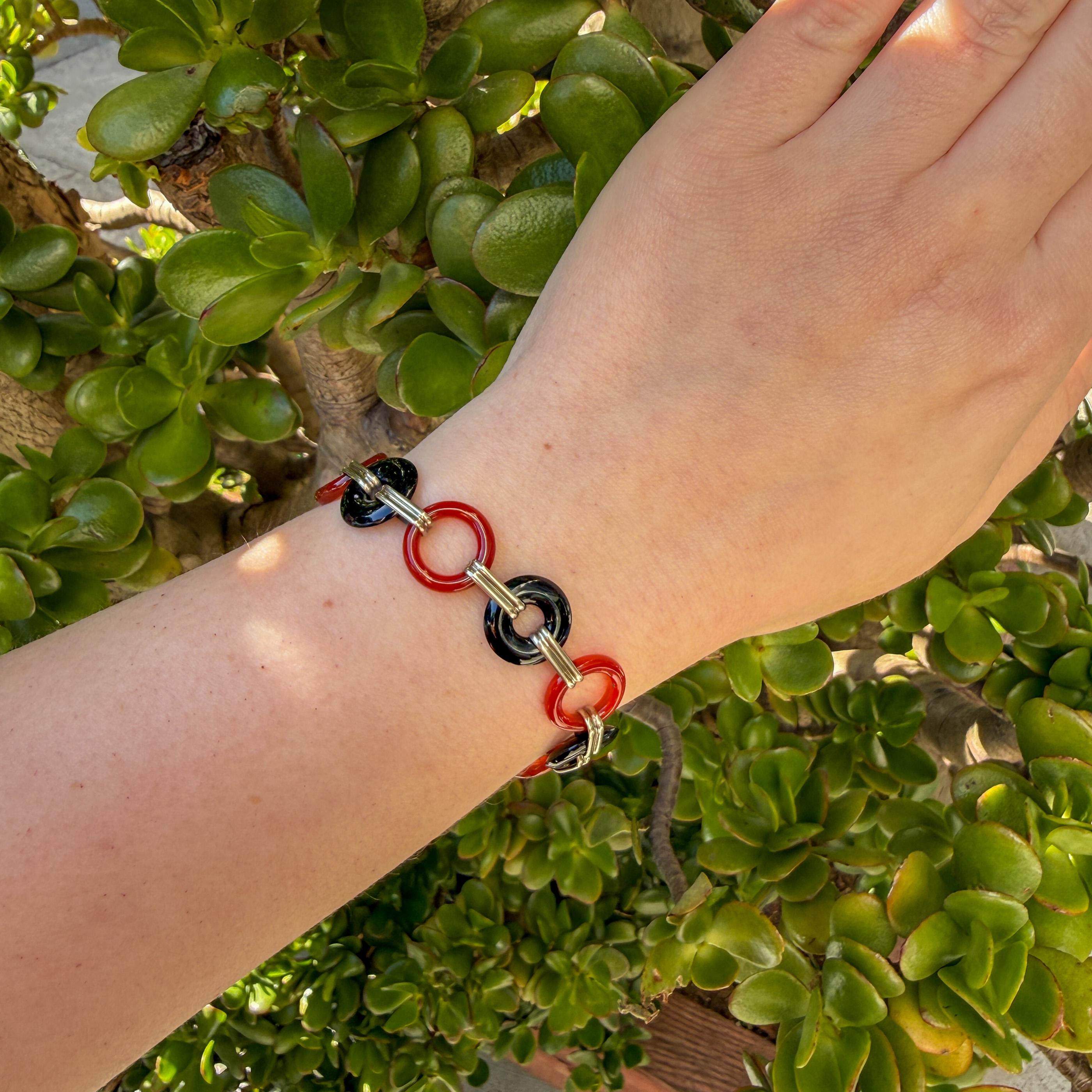Retro 18k White Gold Bracelet with Carnelian and Onyx Stones