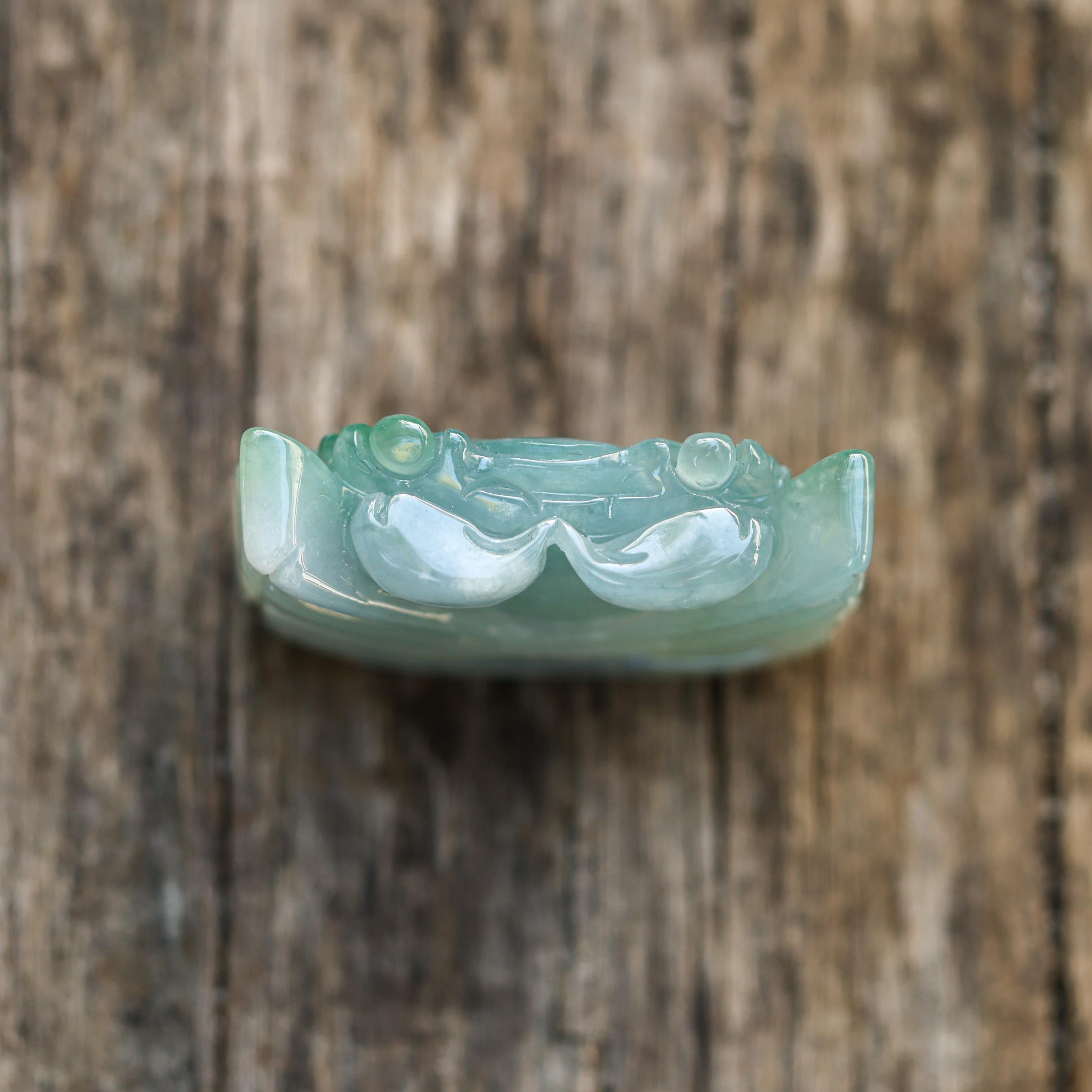 Light Green Jade Crab Carving