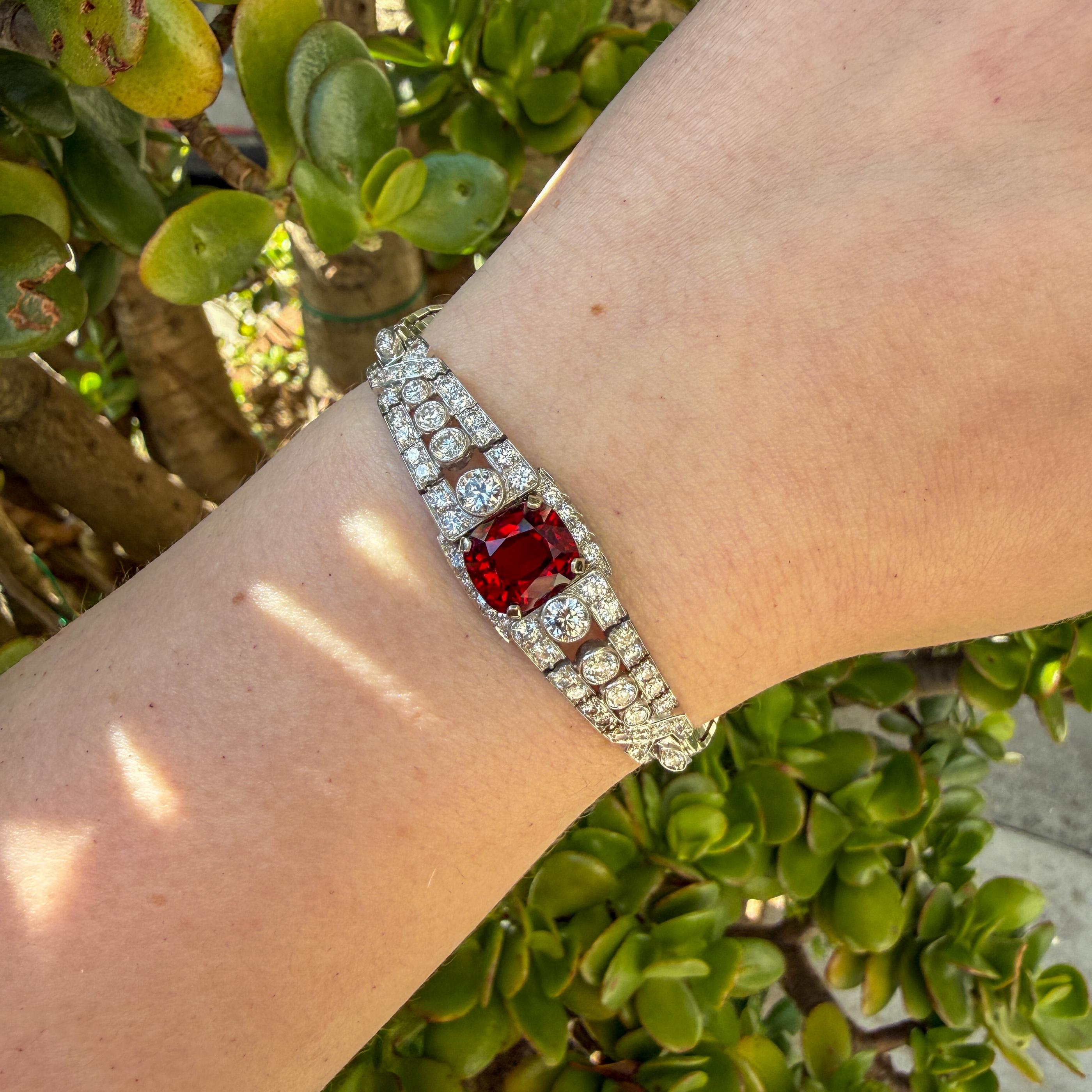 Late 20th-Century Art Deco Bracelet with 4.0ct Garnet and Diamonds