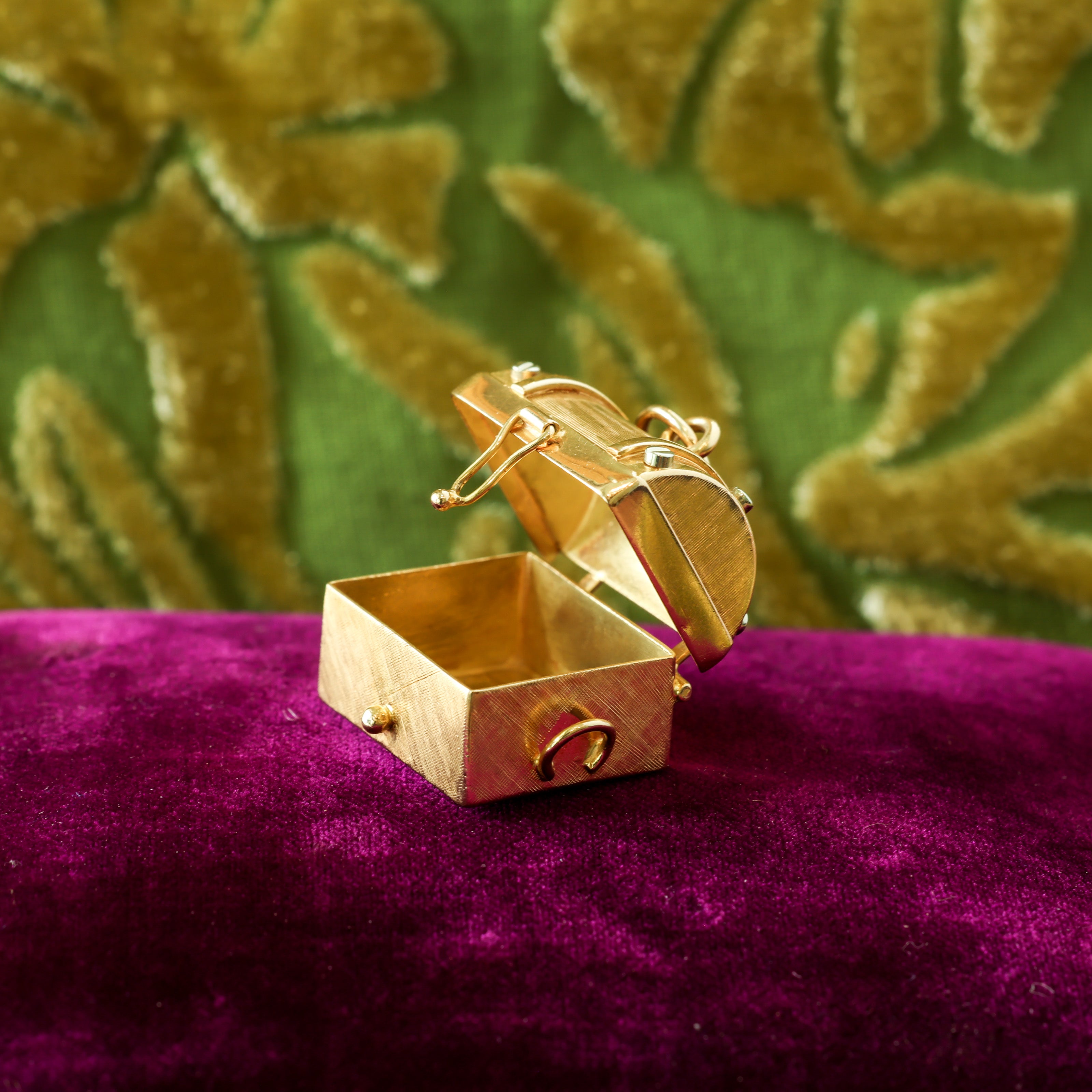 18K Retro Gold Treasure Chest Charm