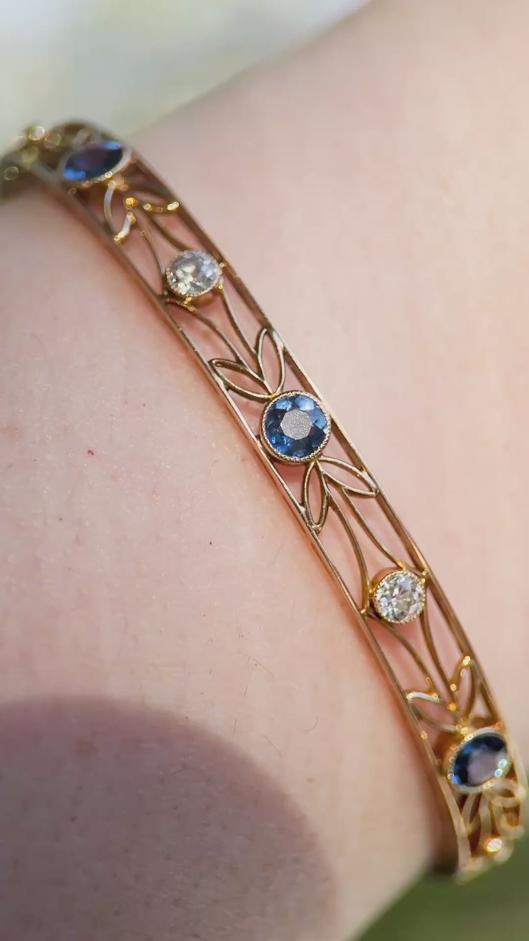 Edwardian Yogo Gulch Montana Sapphire & Diamond Hinged Bangle Bracelet