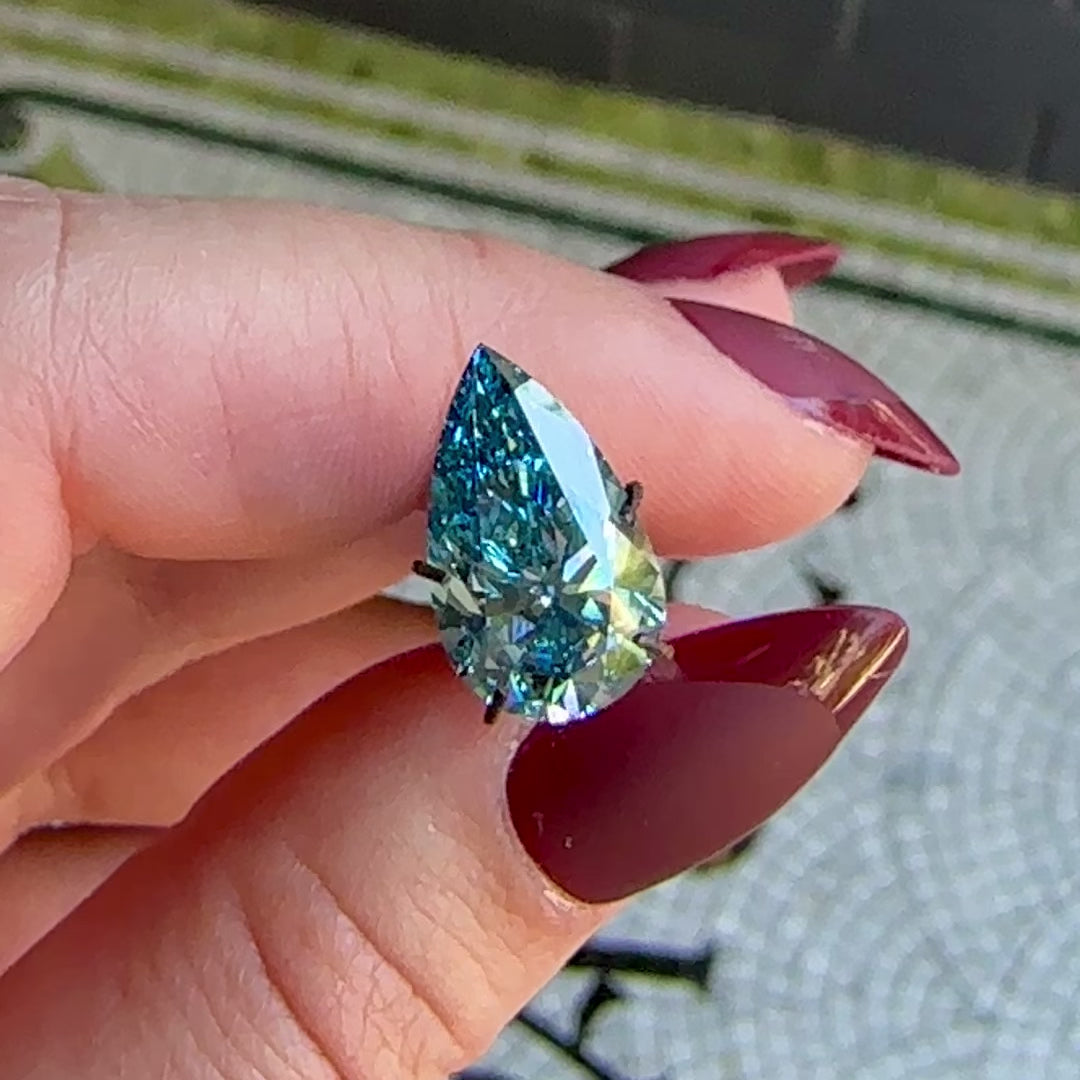 3.01 Fancy Vivid Blue Lab Grown Pear shape Diamond Mureta & Co.