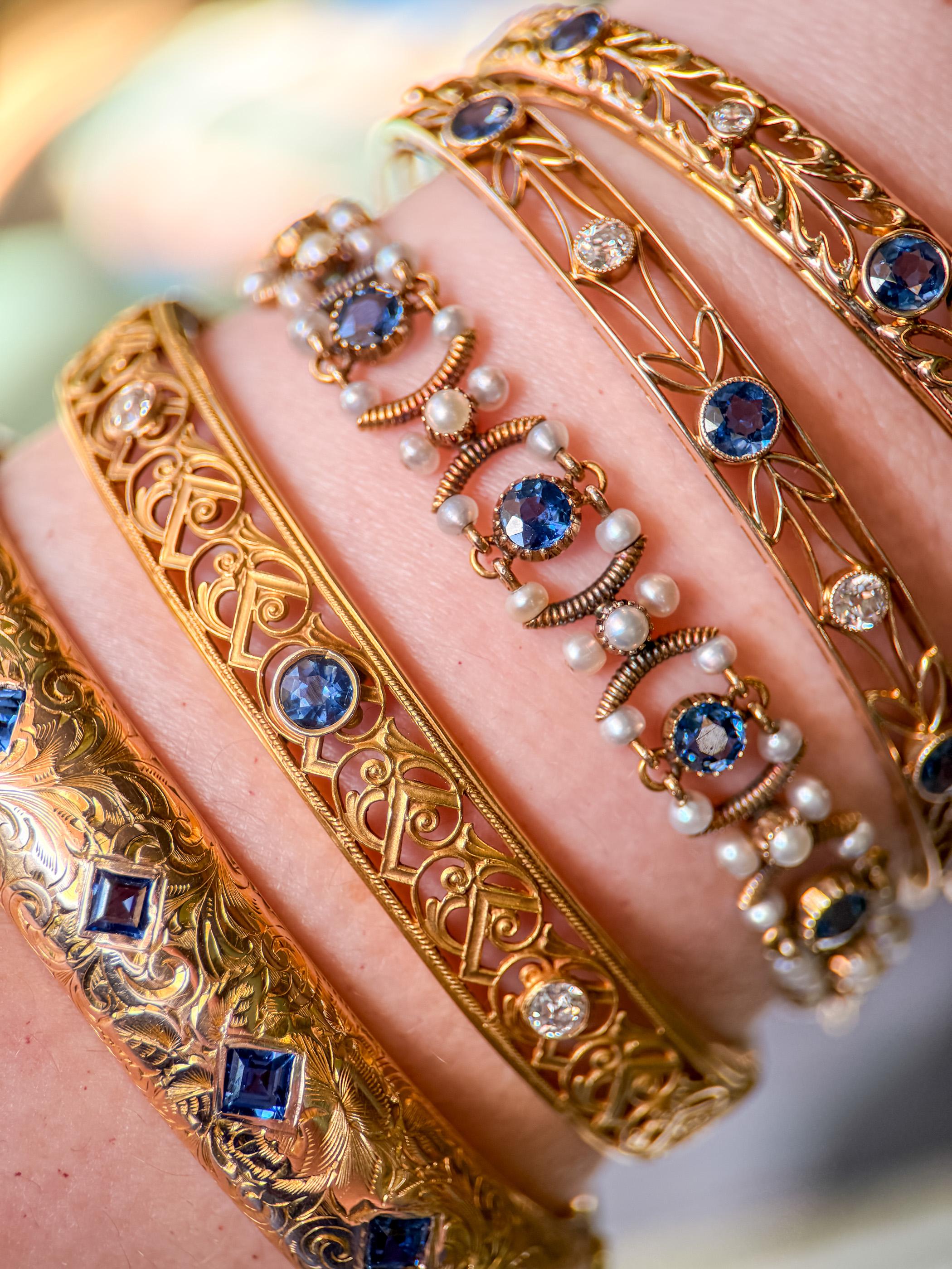 Edwardian Yogo Gulch Montana Sapphire Floral Engraved Hinged Bangle Bracelet