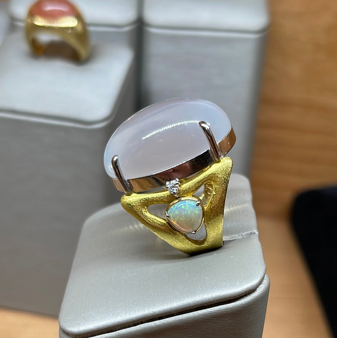 18k Yellow Gold Moonstone (31.79ct) Opal & Diamond (0.08ct) Ring 18.6Gr Sz 9